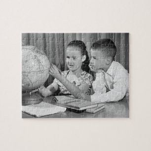 Jungen-und Mädchen-Betrachtungs-Kugel Puzzle