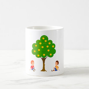 Jungen unter einem Apfelbaum Kaffeetasse