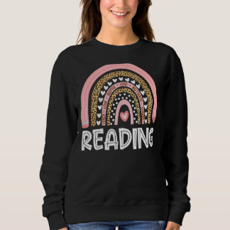Jungen von Leoparden-Mädchen beim Lesen von Lehrer Sweatshirt