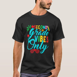 Jungen von Mädchen der zweiten Klasse von Vibes Te T-Shirt