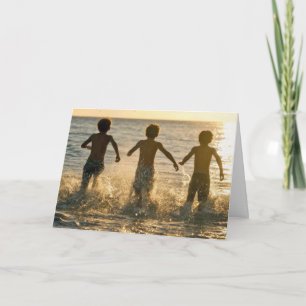Jungen zum Geburtstag laufen ins Meer Karte