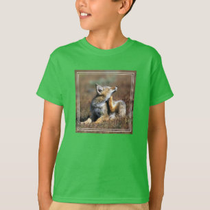 Junger Grauer Fuchs im Torres Del Paine Nationalpa T-Shirt