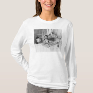 Junger Junge gekleidet als Cowboy mit Spielwaren T-Shirt