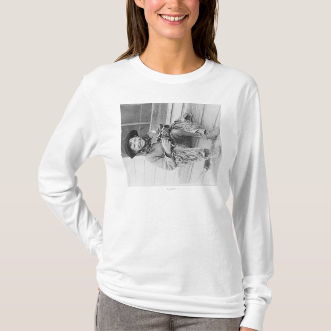 Junger Junge gekleidet als Cowboy mit Spielwaren T-Shirt (Vorderseite)