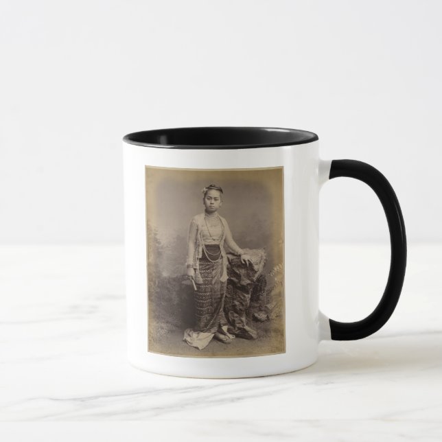 Junges birmanisches Mädchen, c.1875 Tasse (Rechts)