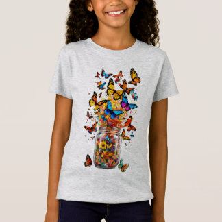 Junges Mädchen T-Shirt mit Schmetterlingen 