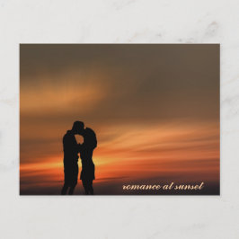 Junges romantisches Paar bei Sonnenuntergang, Post Postkarte