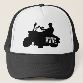 Junges Taylor stellte Hut her Truckerkappe