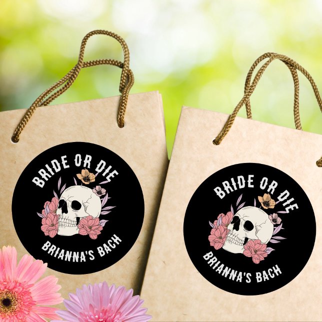 Junggeselinnen-Abschied mit schwarzem Retroschädel Runder Aufkleber (Bride or die black retro skull bachelorette party stickers till death do us party stickers)
