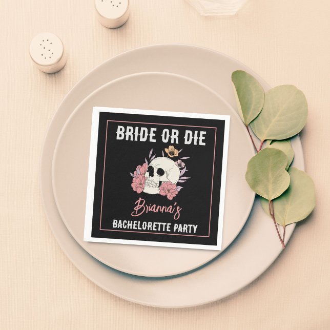 Junggeselinnen-Abschied mit schwarzem Retroschädel Serviette (Bride or die black retro skull bachelorette party supplies monogram personalized napkins table decor)