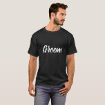 Junggeselle-Party-Bräutigam T-Shirt<br><div class="desc">Dieses Bräutigam-Shirt ist perfekt,  damit der Bräutigam zu einem Junggeselle-Party,  zur Dusche des Paares,  zum Probenabendessen trägt und beim wedding zur Planung! Die Ausrüstungsbeschreibungen ein weißer Kalligraphie-Schriftart auf einem dunklen Shirt.</div>
