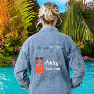 Junggesellinnen-Abschiedsparty am Strand mit Bikin Jeansjacke