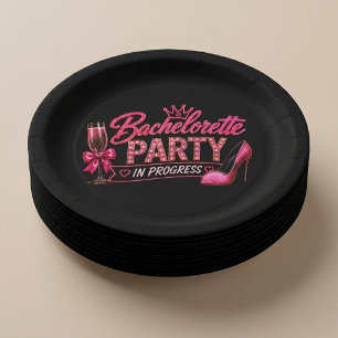 Junggesellinnen-Abschiedsparty im Gange Pappteller