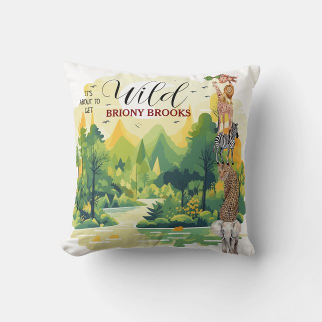 Jungle Safari "It's About To Get Wild" Baby Shower Kissen (Vorderseite)