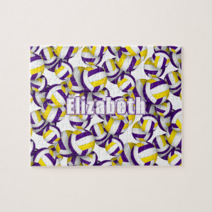 Jungs, die lila Goldvolleyballmannschaften spielen Puzzle