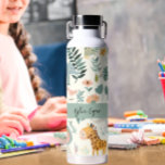 Jungtierpasten kehren in die Schule zurück Trinkflasche<br><div class="desc">Die Dschungeltierflasche für Kinder, die perfekte Begleitung für die Hydratationsbedürfnisse Ihres Kindes! Jede Wasserflasche zeichnet sich durch ein reizvolles Design von Dschungeltieren in sanften Pastelltönen aus und schafft so einen skurrilen und beruhigenden Look, der Fantasie und Freude inspiriere. Die Flasche zeigt eine Vielzahl von Tieren, die alle Set auf einem...</div>