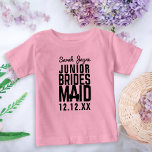 Junior Bridesmaid Brautparty Individuelle Name T - Baby T-shirt<br><div class="desc">Leckerei deine Junior-Brautjungfrauen zu den Junior-Bridesmaid-Shirts! Fügen Sie einfach ihren Namen und Ihr Hochzeitsdatum hinzu und lassen Sie sie Ihren Hochzeitsgästen mit ihrem Geschmack zu.</div>