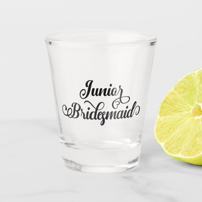 Junior Bridesmaid Typografie mit Herzen Hochzeit Schnapsglas (Vorderseite)