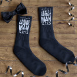 Junior Trauzeuge Personalisiert Black Wedding Sock Socken<br><div class="desc">Für den Junior Trauzeuge in Ihrer Hochzeitsfeier,  fügen Sie einfach seinen Namen und Ihr Hochzeitsdatum. Sie können ganz einfach die Farbe zu Anzug Ihres Hochzeitstils ändern</div>