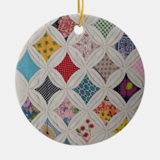 Junis Kathedralenfenster-Quilt-Ornament Keramik Ornament