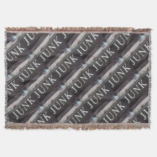 Junk-Schild auf antikem Schleppwagen, rostetes Met Decke