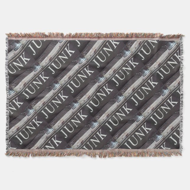 Junk-Schild auf antikem Schleppwagen, rostetes Met Decke (Vorderseite)