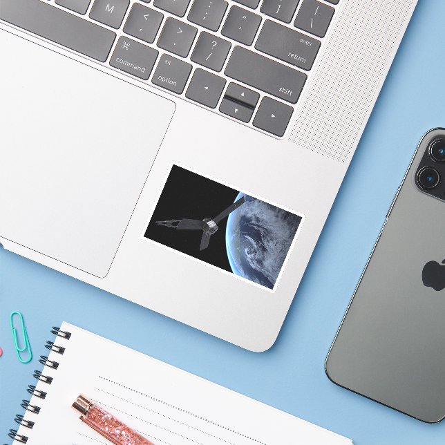 Juno Raumfahrzeug während der Erde Flyby Aufkleber (Laptop mit iPhone)