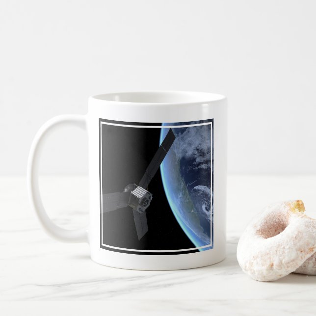 Juno Raumfahrzeug während der Erde Flyby Kaffeetasse (Mit Donut)