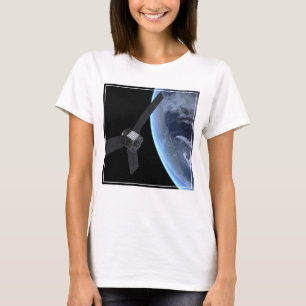 Juno Raumfahrzeug während der Erde Flyby T-Shirt