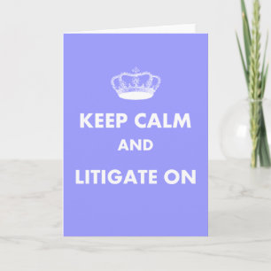 Jurist/Jurastudentin gibt "Behalt Calm Litigate.." Karte