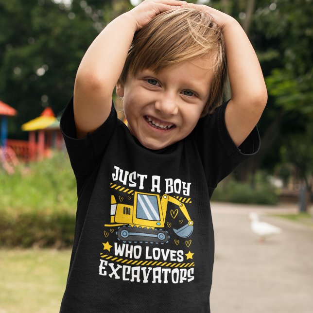 Just a Boy Who Loves Excavators –Kids Construction T-Shirt (Von Creator hochgeladen)