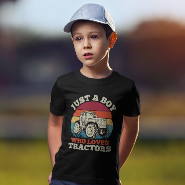 Just a Boy Who Loves Tractors T-Shirt (Von Creator hochgeladen)