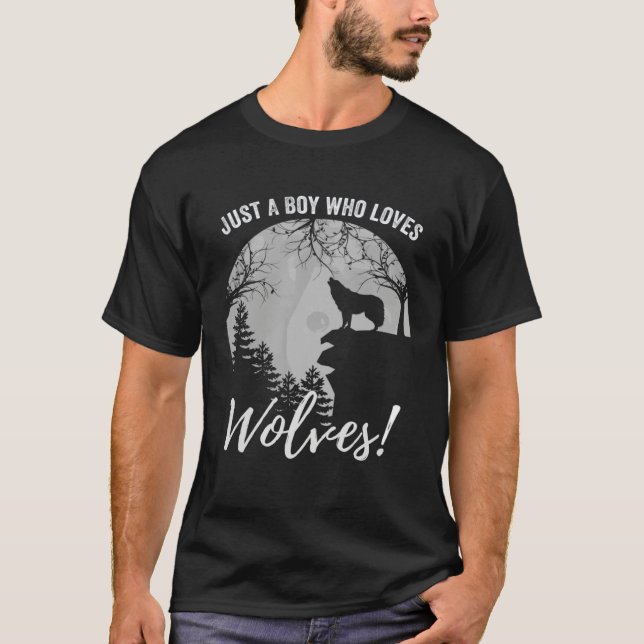 Just A Boy Who Loves Wolves Full Moon Boys Wolf T-Shirt (Vorderseite)