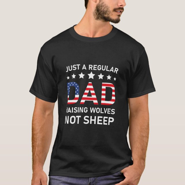 Just A Regular Dad Raising Wolves Not Sheep flag T-Shirt (Vorderseite)