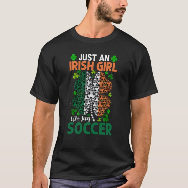 Just An Irish Girl Who Loves Soccer Shamrock St Pa T-Shirt (Vorderseite)