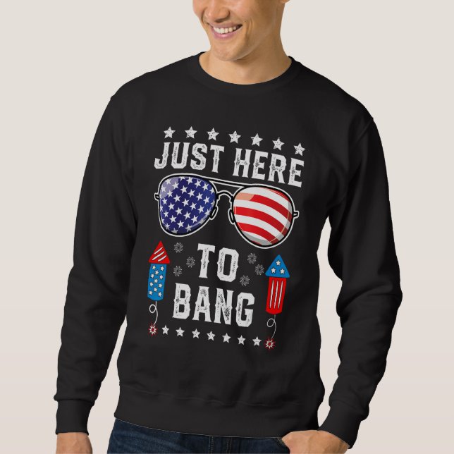 Just Here to Bang  Fourth 4th Of July Fireworks Me Sweatshirt (Vorderseite)