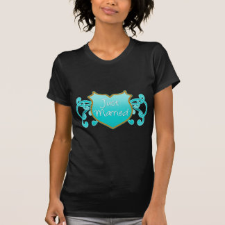Just Married Aqua und Gold Shield mit Schnörkeln T-Shirt