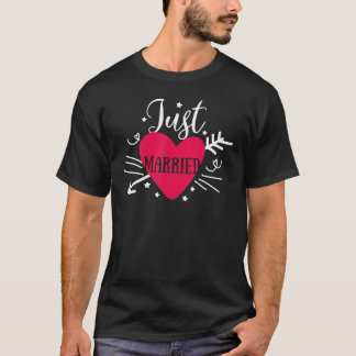 Just Married Arrow Heart Newlyweds Matching Honeym T-Shirt