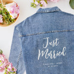 Just Married Bride Wedding Personalisiert Jeansjacke<br><div class="desc">Feiern Sie Ihren besonderen Tag mit dieser personalisierten Denim-Jacke! Die Wörter 'Just Married' sind in einem trendigen Skript-Schriftart geschrieben,  und unten können Sie die Paarnamen,  das Hochzeitdatum,  den Ort oder einen anderen Text hinzufügen. Diese elegante Jean Jacke aus Baumwolle macht ein schönes Geschenk für jede Braut!</div>