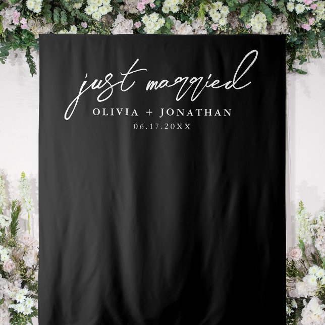 Just Married Elegant Calligraphy Wedding Backdrop Wandteppich (Personalized wedding photo backdrop tapestry with just married in elegant calligraphy script.)