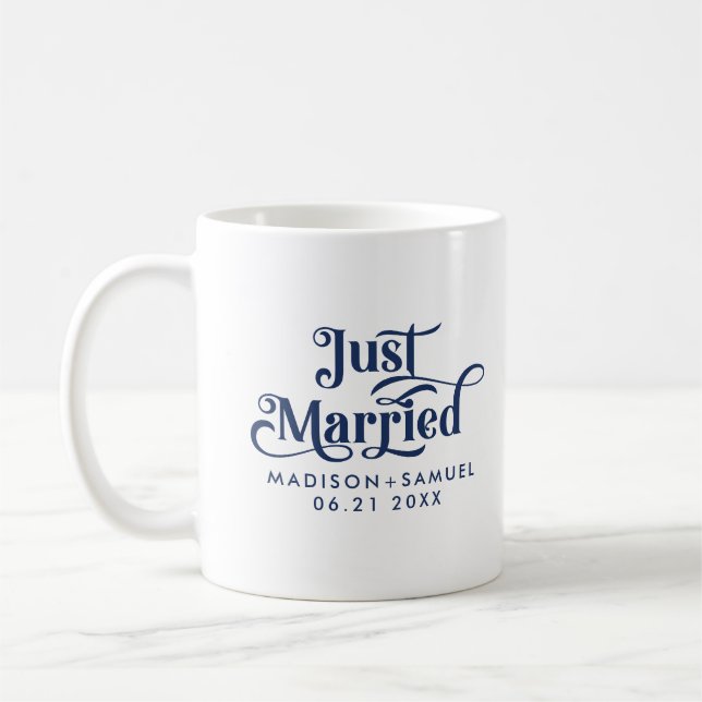 Just Married Elegant Navy Blue Typografie Kaffeetasse (Links)