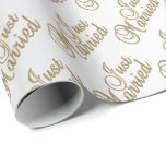 Just Married Gold Script | Hochzeit Geschenkpapier<br><div class="desc">Nur in einem goldenen Skript Hochzeitsgeschenk Wrap verheiratet. ⭐ 99% meiner Designs in meinem Geschäft sind in Schichten gemacht. Damit können Sie die Größe und den Text der Grafik und des Textes so anpassen, dass sie perfekt zu jedem Produkt passen. 📌 (Bitte vergewissern Sie sich vor der Bestellung, dass Sie...</div>