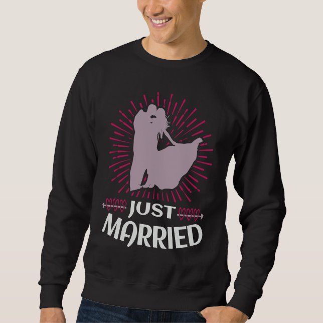 Just Married Lovable Valentine Illustration Saying Sweatshirt (Vorderseite)
