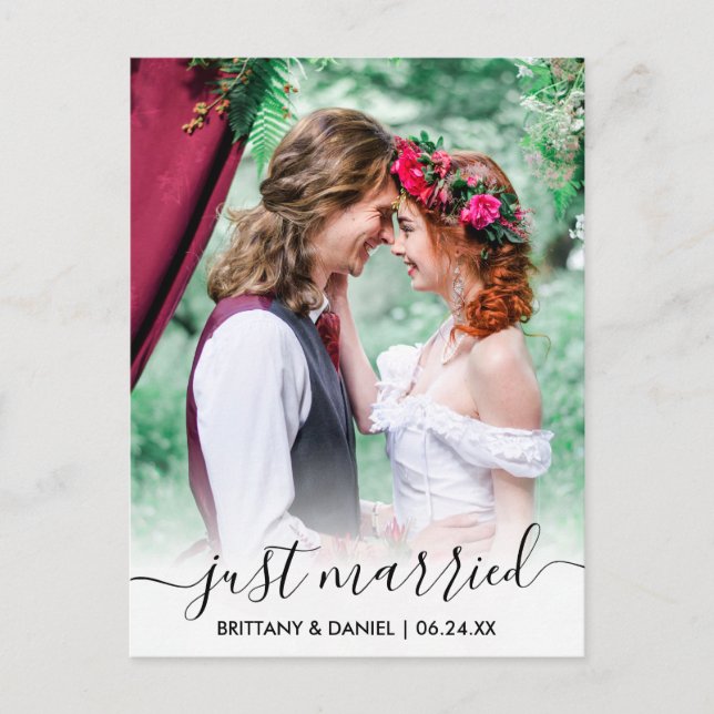 Just Married Modern trendy Script Overlay Postkarte (Vorderseite)