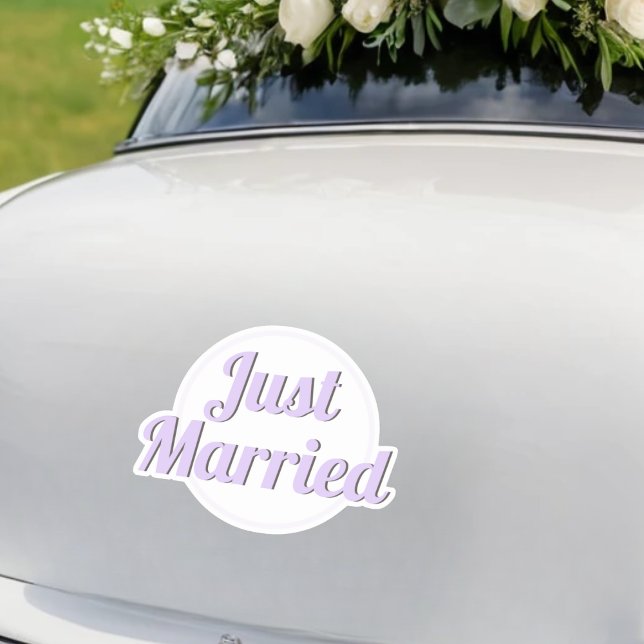 Just Married Newlyweds Wedding Car Elegant Niedlic Aufkleber (A 'Just Married' sticker for a newlywed couple, for the wedding car or honeymoon luggage)