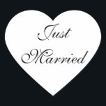 Just Married Sticker<br><div class="desc">Einfach Herzaufkleber in Weiß/Schwarz mit elegantem Schriftzeichen verheiraten. Passen Sie dieses Objekt an oder kaufen Sie,  wie es ist.</div>