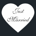 Just Married Sticker<br><div class="desc">Einfach Herzaufkleber in Weiß/Schwarz mit elegantem Schriftzeichen verheiraten. Passen Sie dieses Objekt an oder kaufen Sie,  wie es ist.</div>