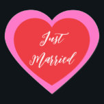 Just Married Sticker<br><div class="desc">Just Married heart Aufkleber wird in einem doppelten Herzdesign gezeigt. Farbe: Heiß rosa und rot</div>