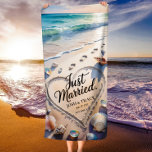 Just MarriedFootprints in Sand Romantic Honeymoon Strandtuch<br><div class="desc">Genießen Sie die frisch vermählten Momente mit diesem Strandtuch "Just Married", das eine friedliche Küste und ein herzliches Set an Fußabdrücken im Sand bietet. Dieses Handtuch ist in sanften Ozeantönen und mit romantischer Energie für Flitterwochen, Fotos am Strand oder zum Entspannen im tropischen Paradies geeignet. Ein wunderschöner Sake für Paare,...</div>