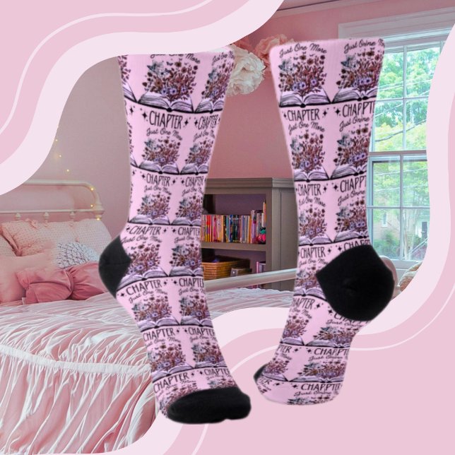 Just One More Chapter - Floral Book Lover -Bookish Socken (Just One More Chapter - Floral Book Lover -Sustainable Premium Crew Sock.
This beautiful and colorfu)